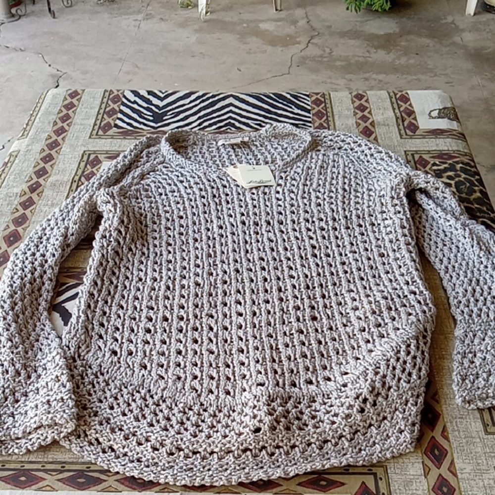 GREY LUCKY BRAND HAND KNIT SWEATER